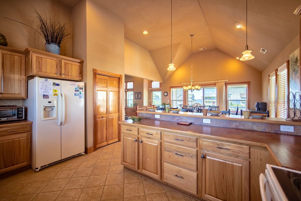 Photo of Kitchen in Wind Over Waves