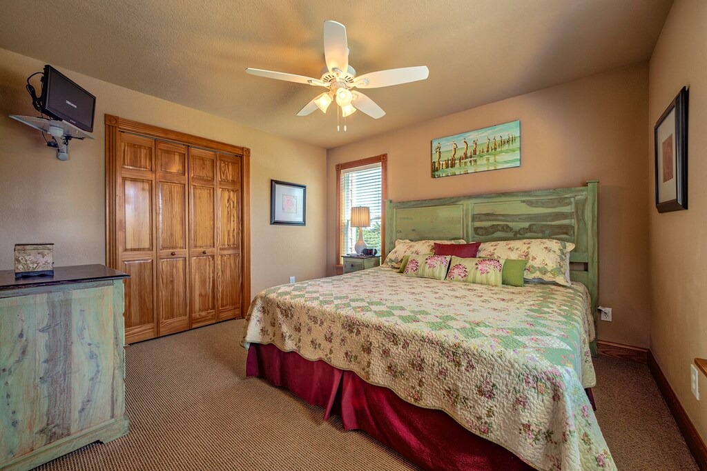 Photo of Bedroom in Wind Over Waves