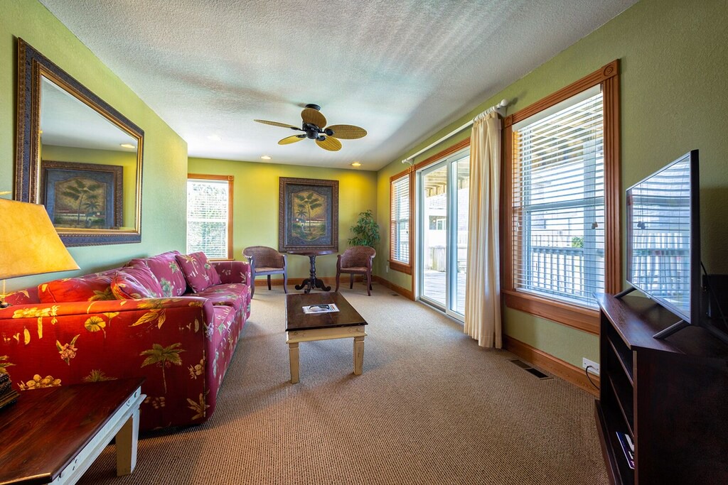 Photo of Livingroom in Wind Over Waves