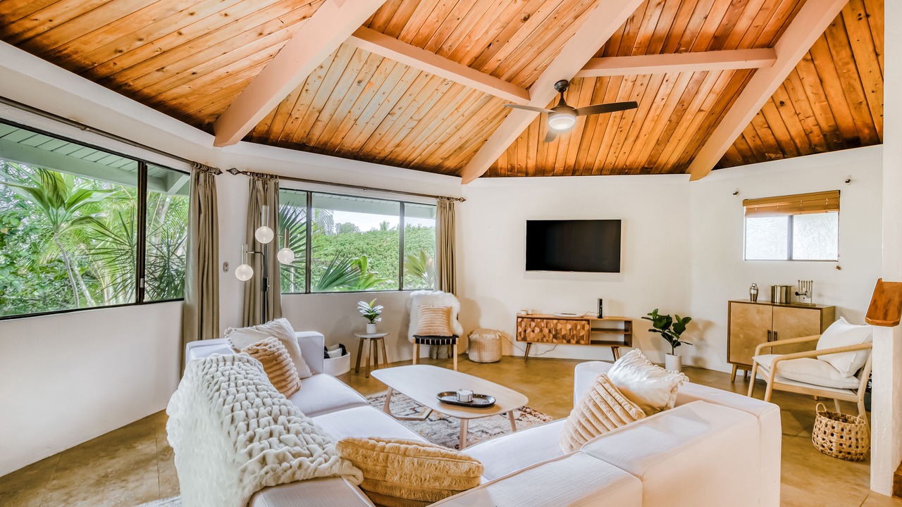 Photo of Livingroom in Kona Palisades