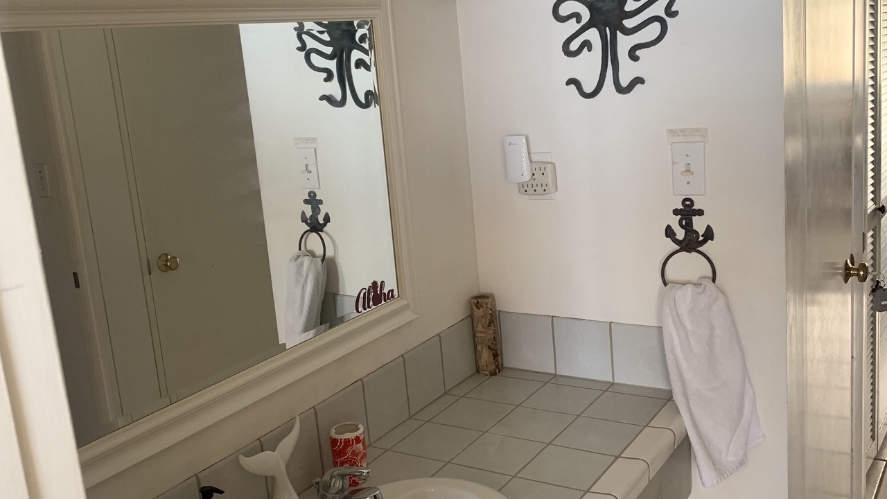 Photo of Bathroom in Makaha