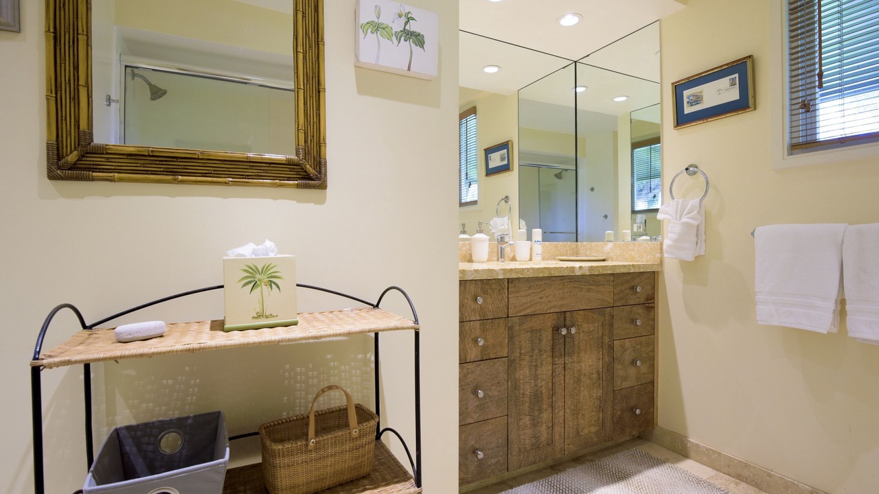 Photo of Bathroom in Halama Street