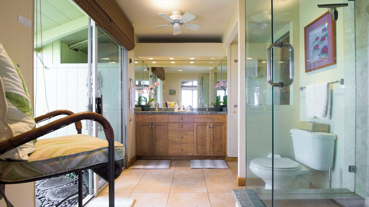 Photo of Bathroom in Halama Street
