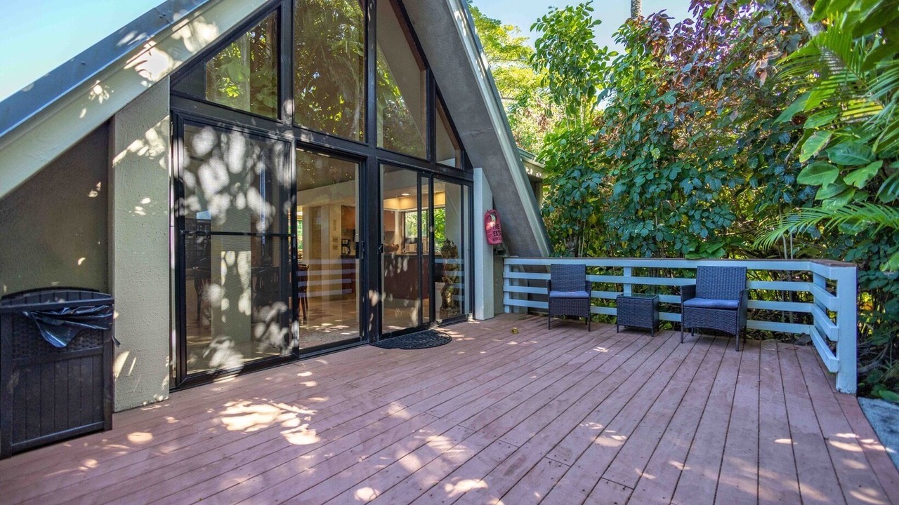 Photo of Patio Balcony in Haiku