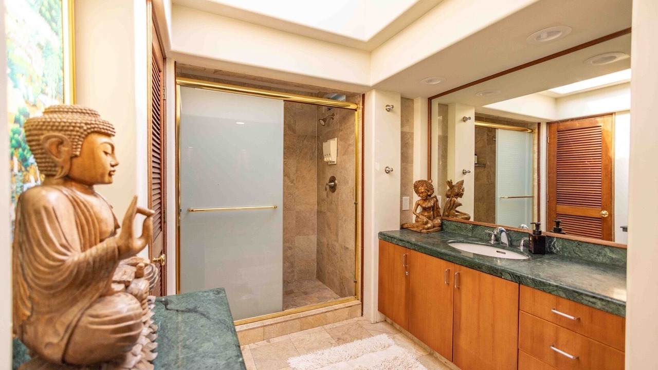 Photo of Bathroom in Haiku