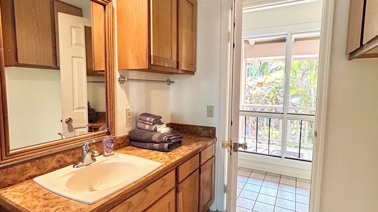 Photo of Bathroom in Kahaluu Bay