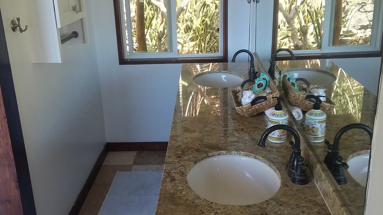 Photo of Bathroom in Honaunau-Napoopoo