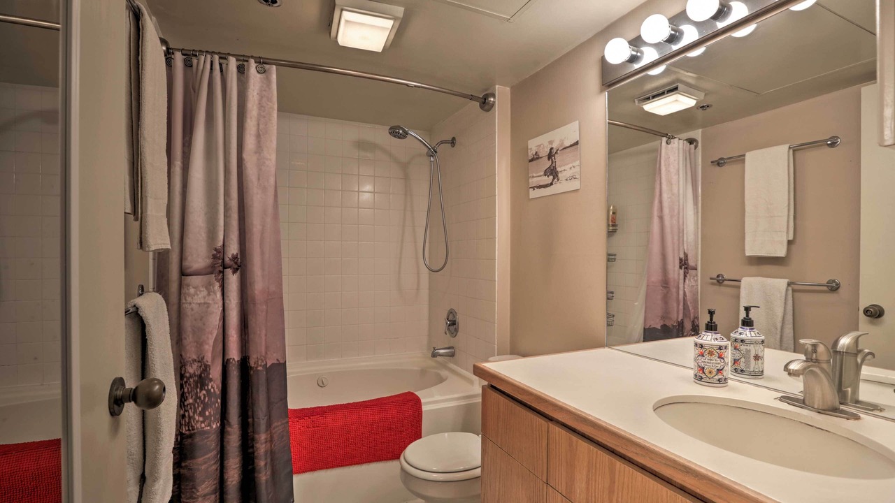 Photo of Bathroom in Downtown Honolulu