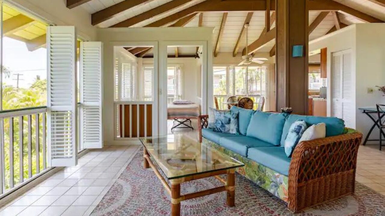 Photo of Livingroom in Kahaluu Bay