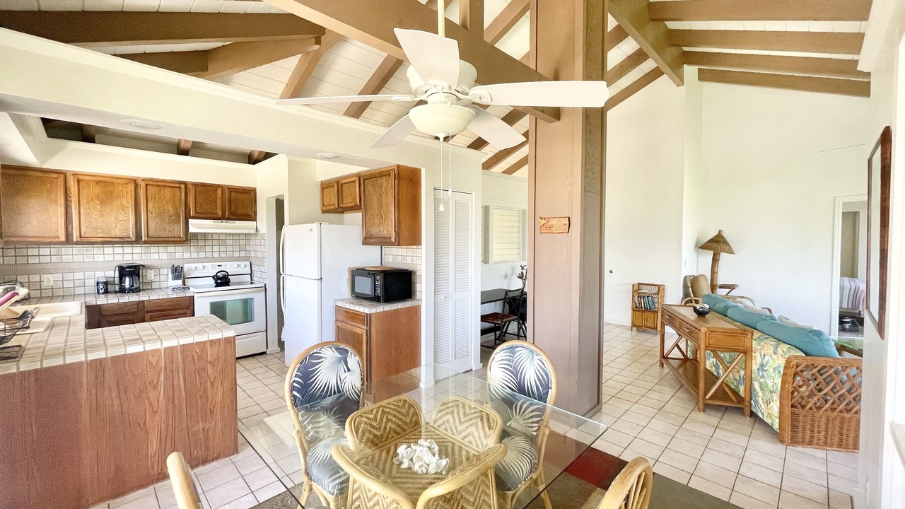 Photo of Livingroom in Kahaluu Bay