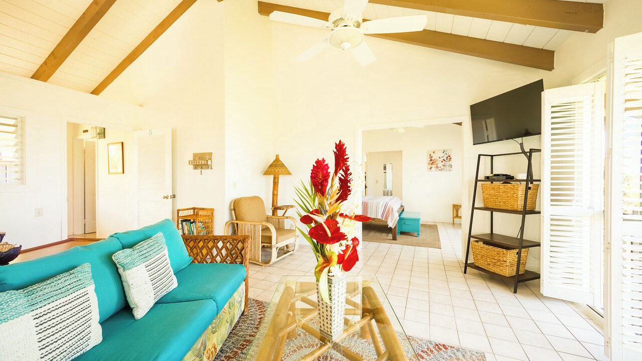 Photo of Livingroom in Kahaluu Bay