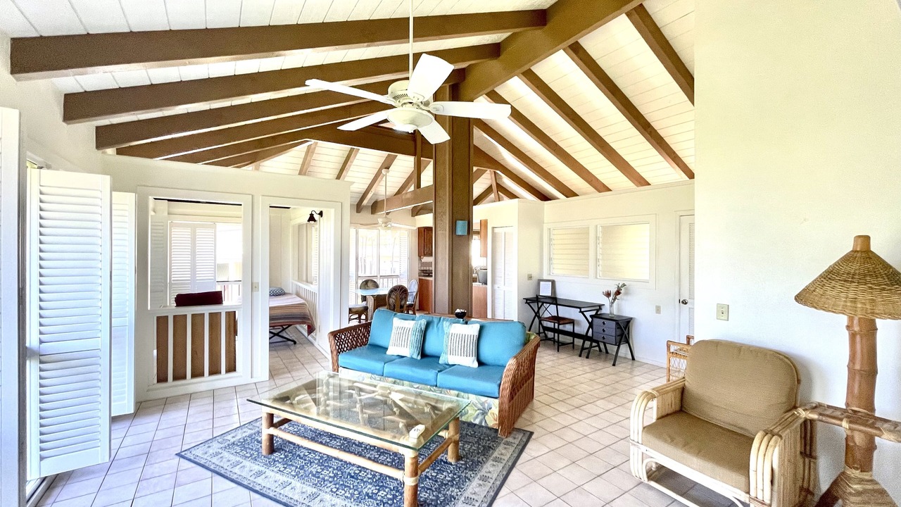 Photo of Livingroom in Kahaluu Bay