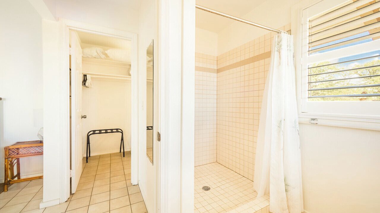 Photo of Bathroom in Kahaluu Bay