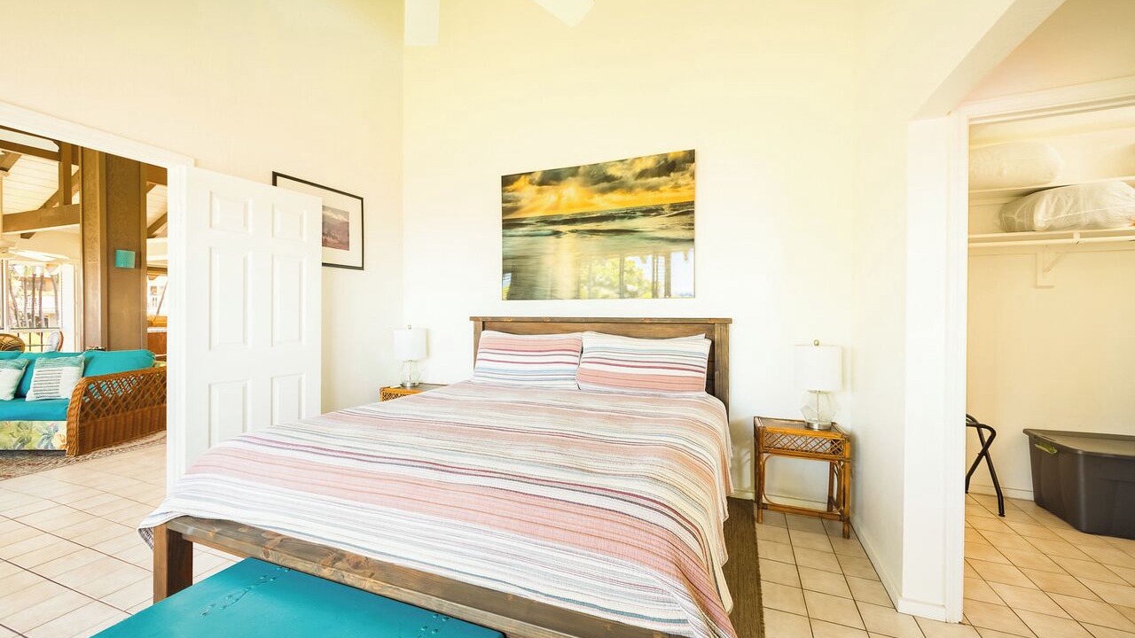 Photo of Bedroom in Kahaluu Bay