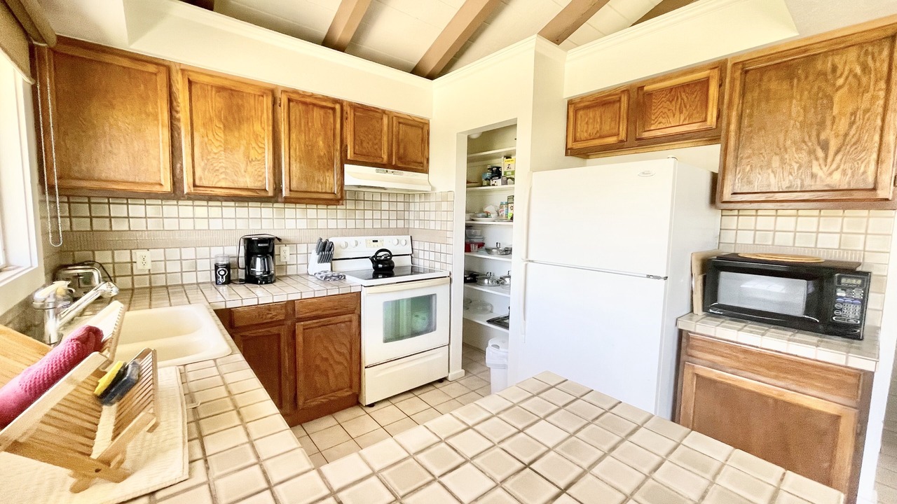 Photo of Kitchen in Kahaluu Bay