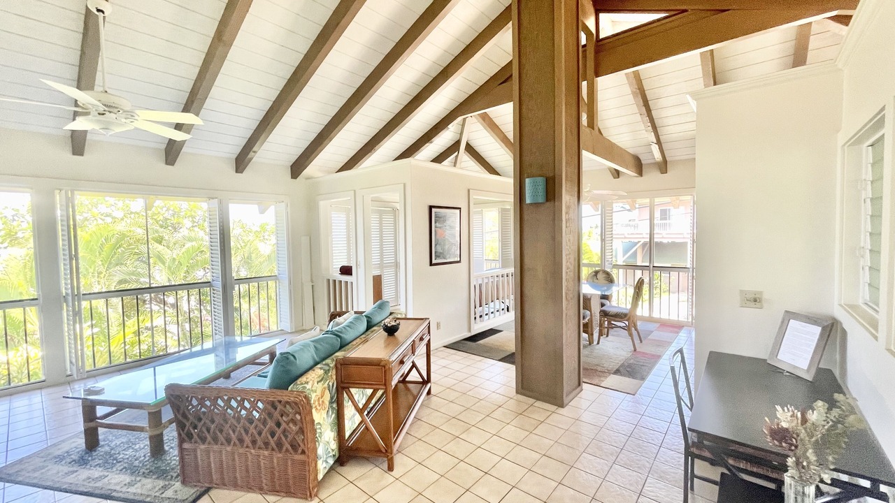 Photo of Livingroom in Kahaluu Bay