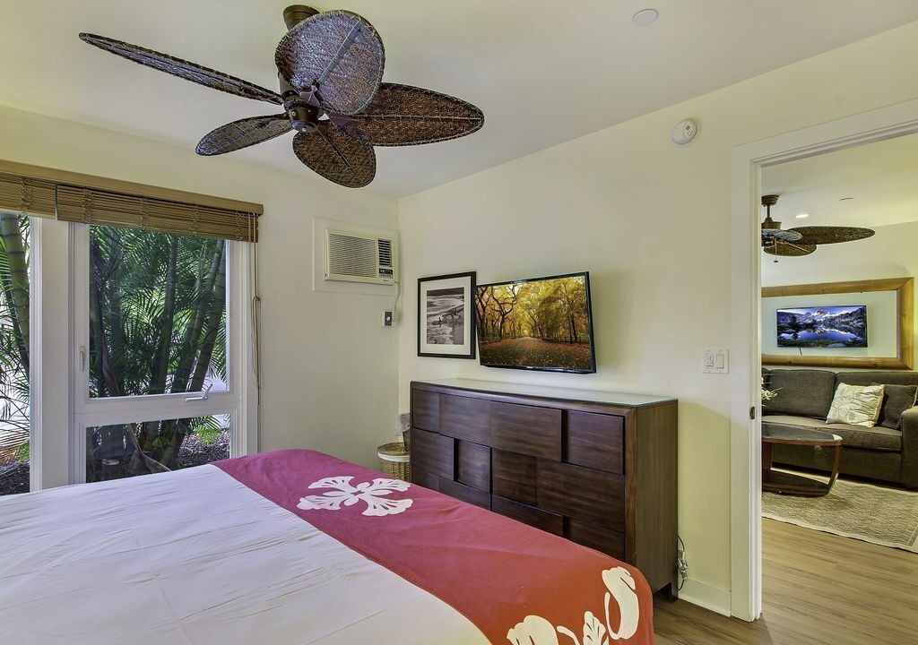 Photo of Bedroom in Historic Lahaina Front Street