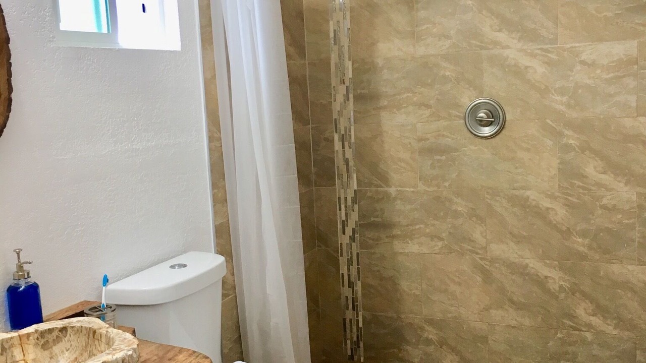 Photo of Bathroom in Kalapana