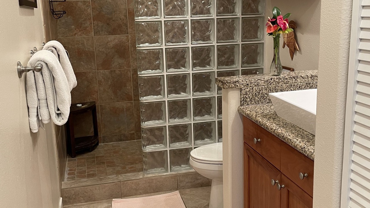 Photo of Bathroom in Kahaluu Bay