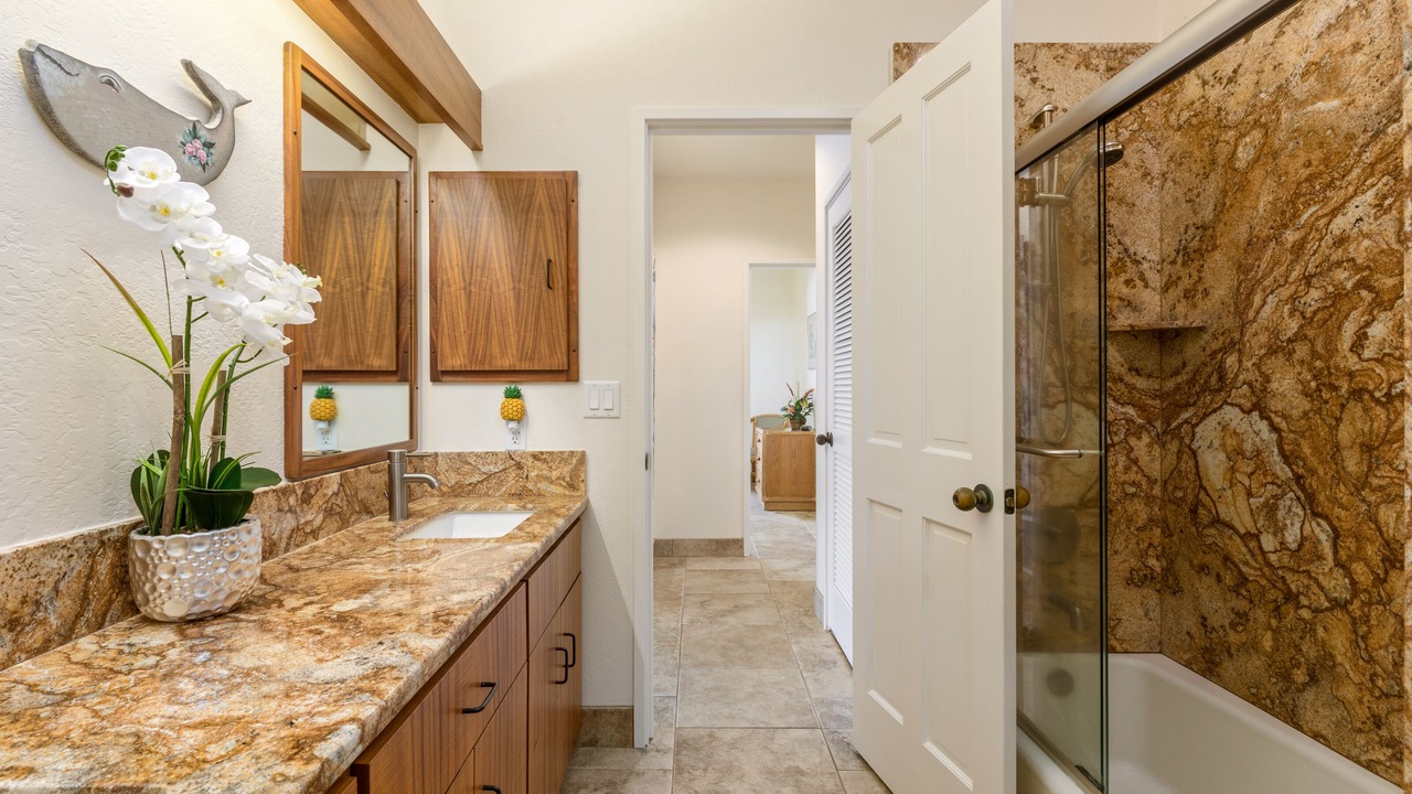 Photo of Bathroom in Keauhou