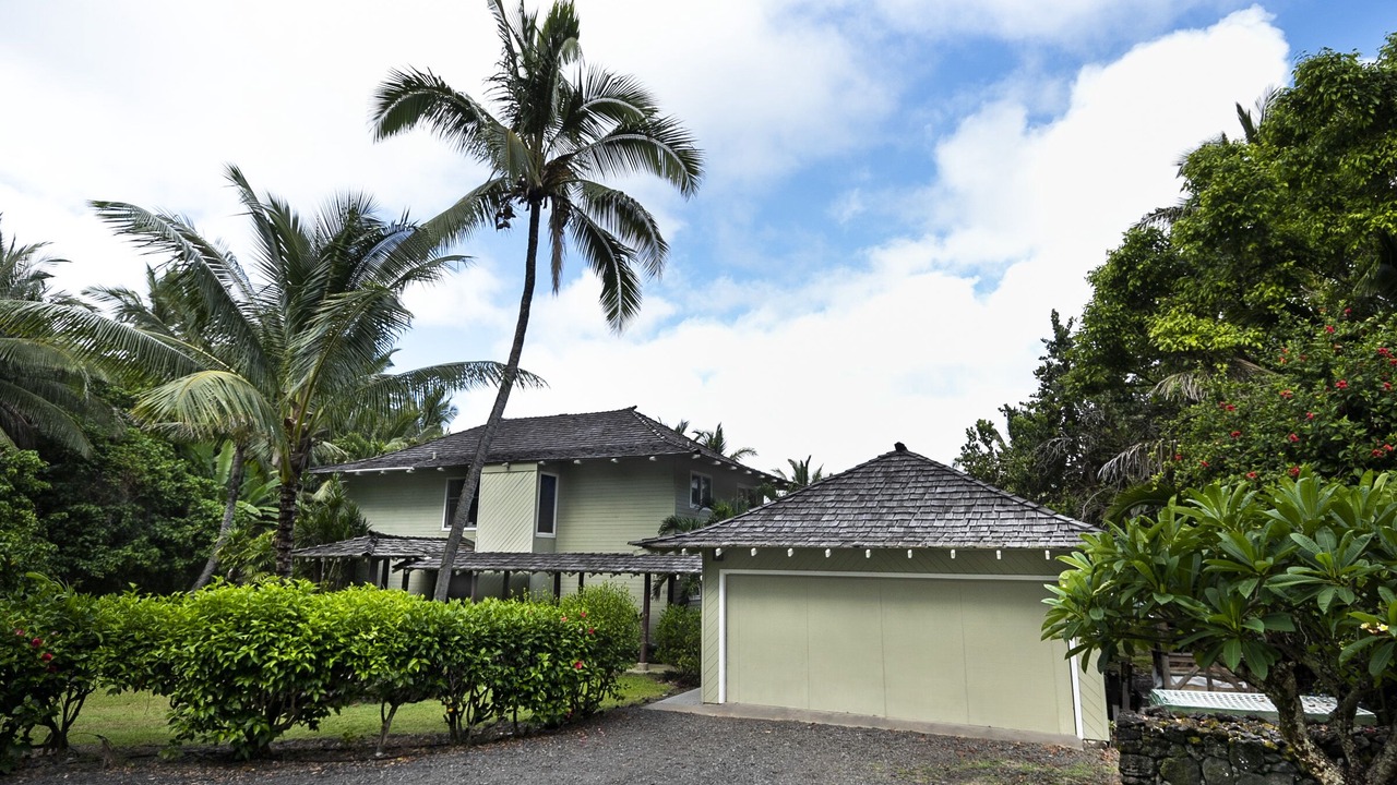 Photo of Others in Hana