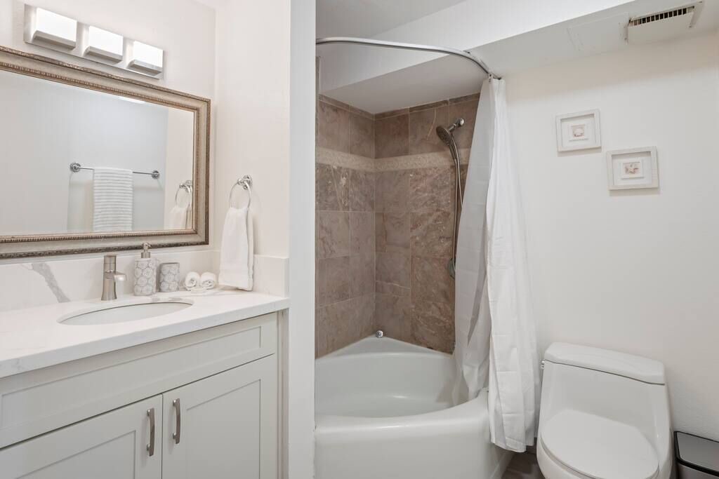Photo of Bathroom in Waikiki