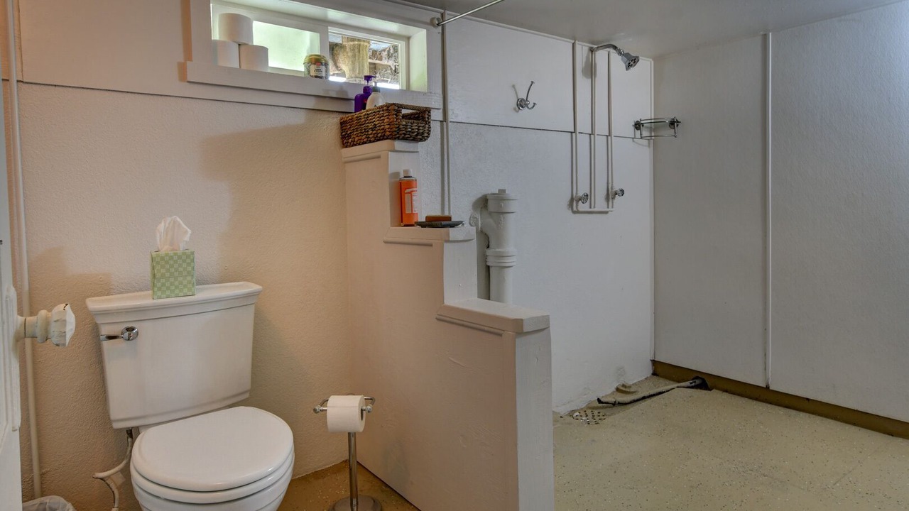 Photo of Bathroom in Hilo