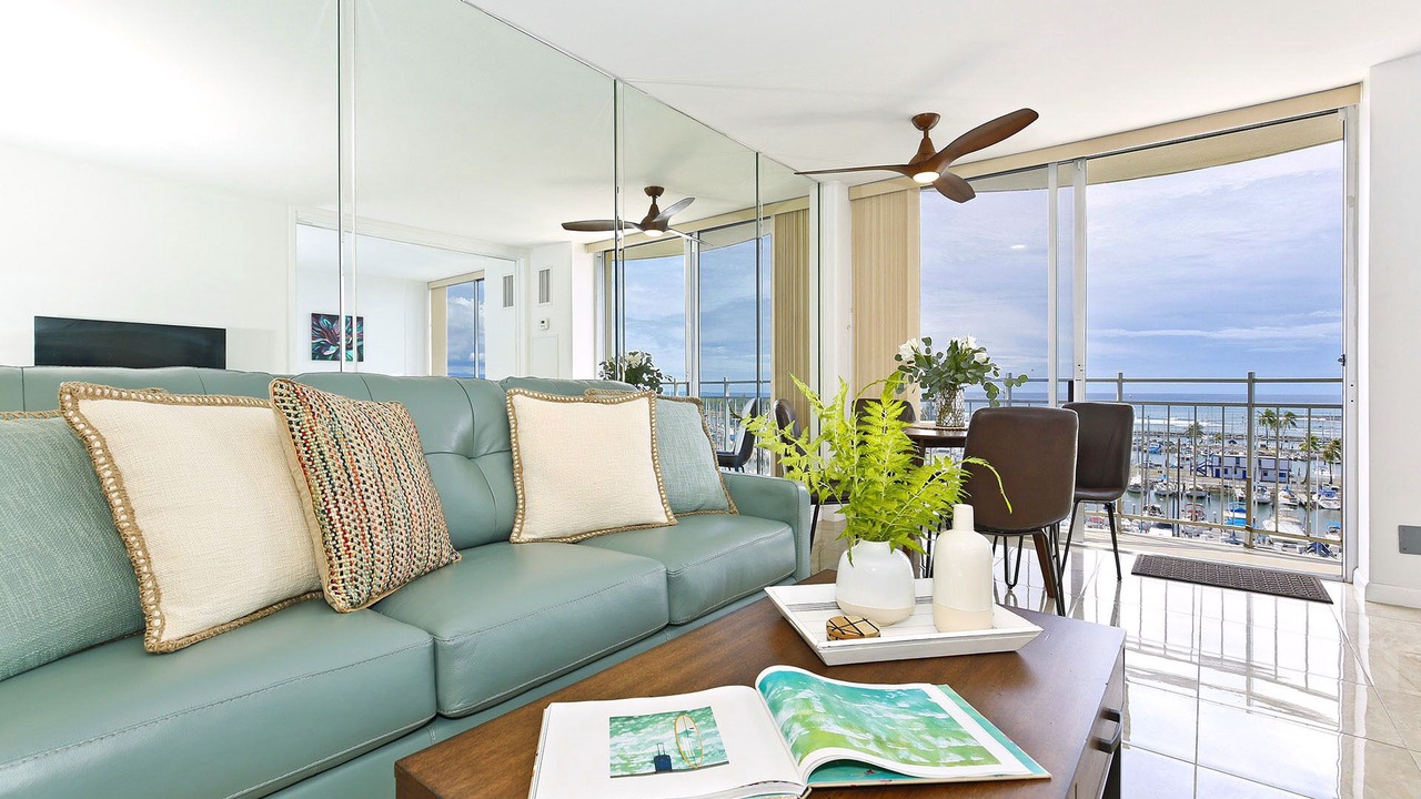 Photo of Livingroom in Waikiki