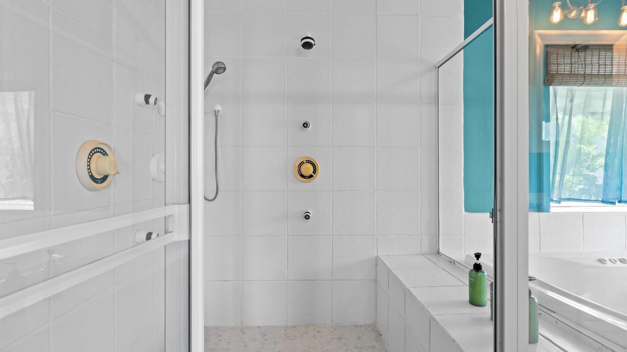 Photo of Bathroom in Pahoa
