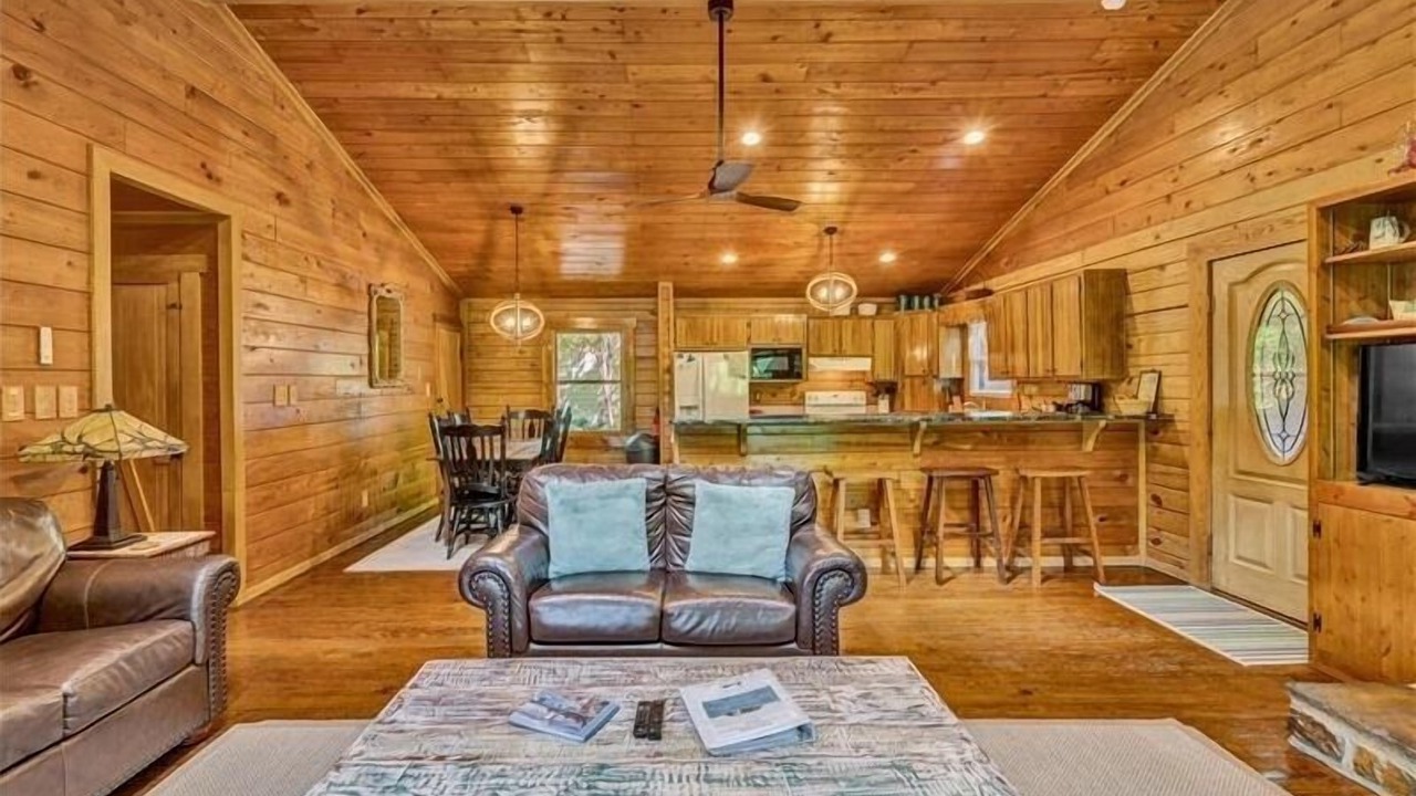 Photo of Livingroom in Huddleston