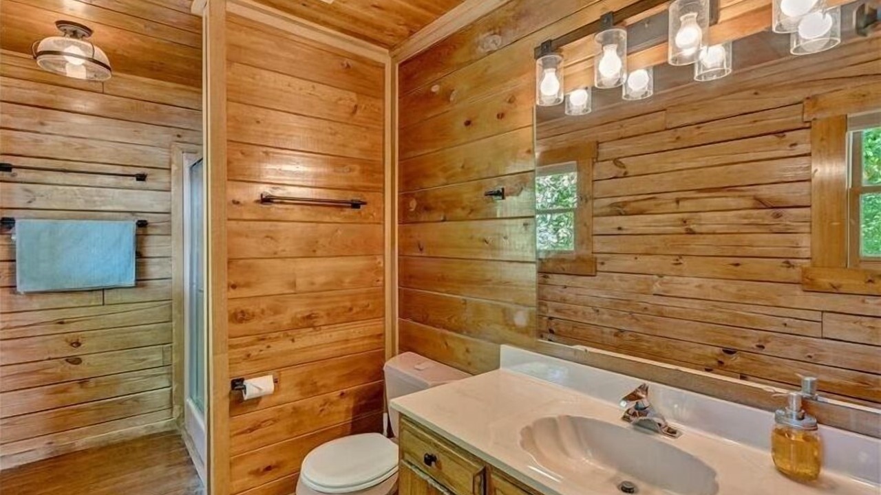 Photo of Bathroom in Huddleston