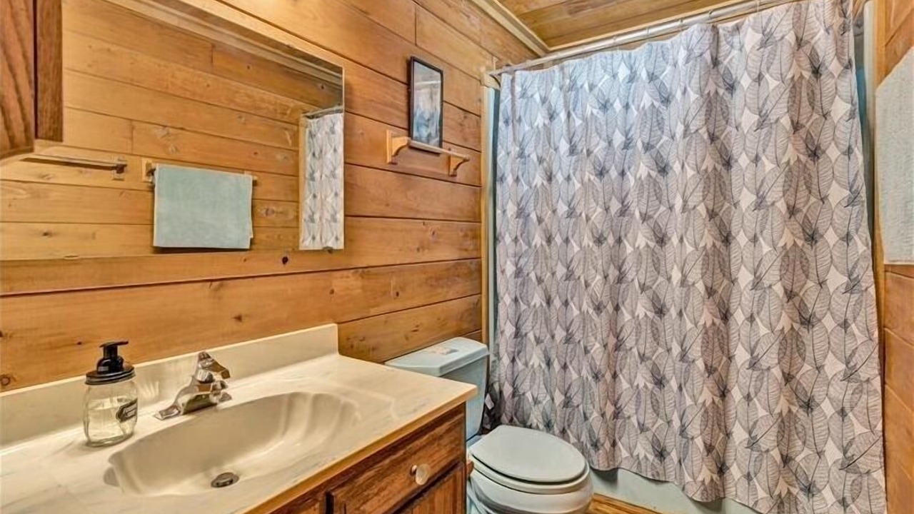 Photo of Bathroom in Huddleston