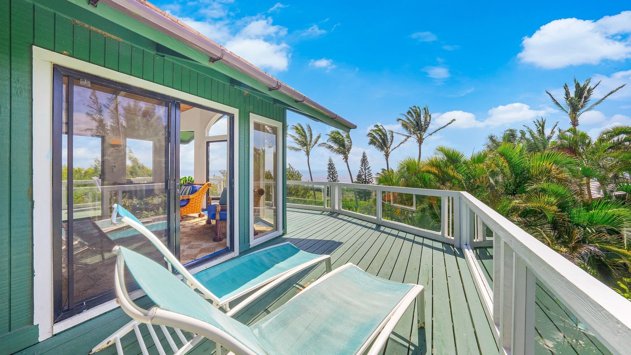 Photo of Patio Balcony in Haiku