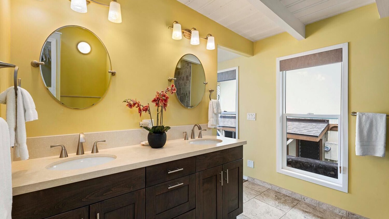 Photo of Bathroom in Kahaluu Bay
