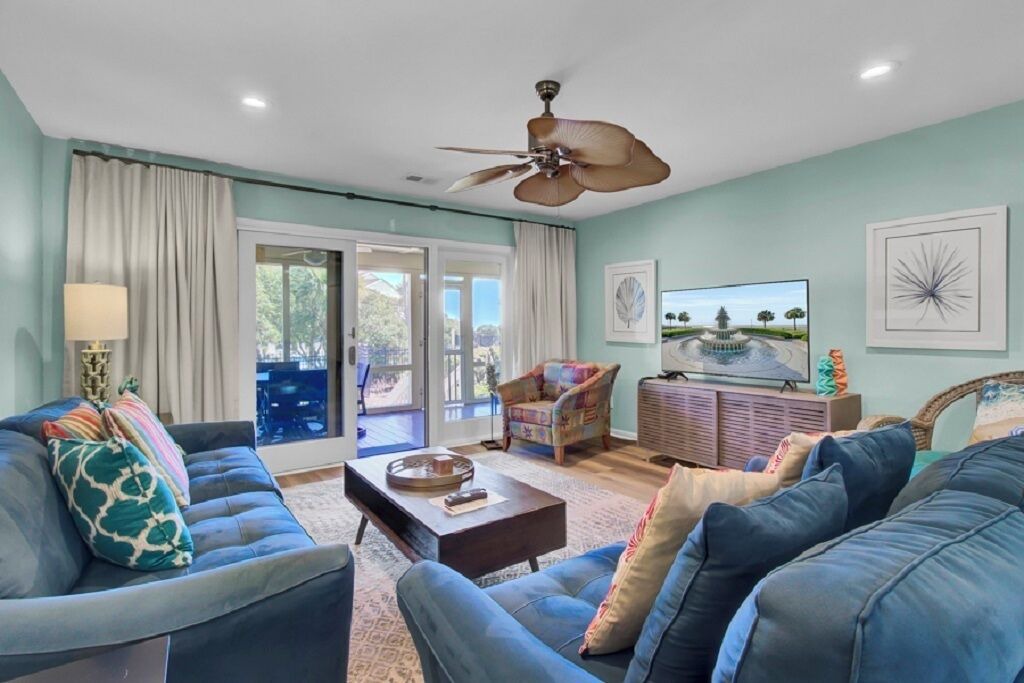 Photo of Livingroom in Pelican Bay