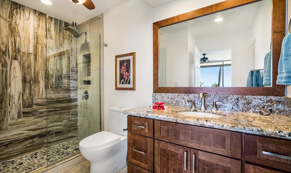 Photo of Bathroom in Keauhou