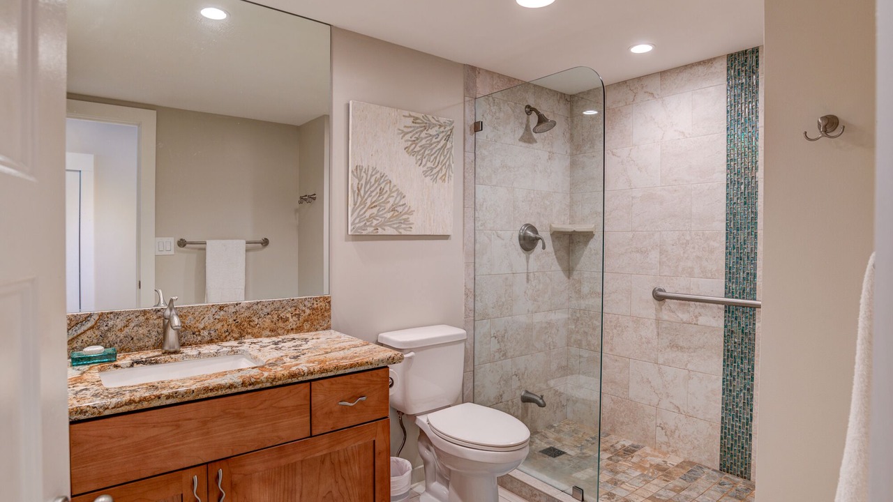 Photo of Bathroom in Historic Lahaina Front Street