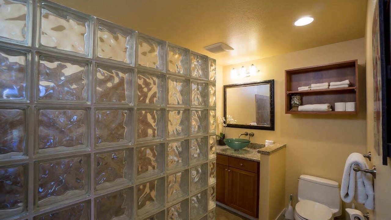 Photo of Bathroom in Kahaluu Bay
