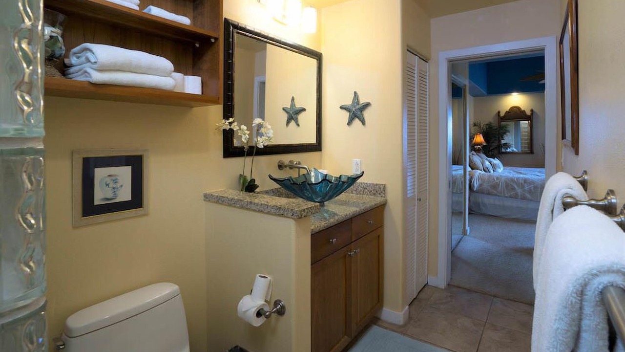 Photo of Bathroom in Kahaluu Bay
