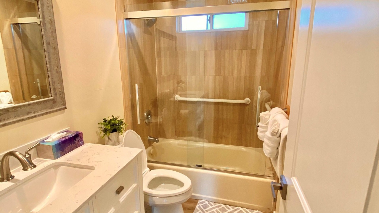 Photo of Bathroom in Halama Street