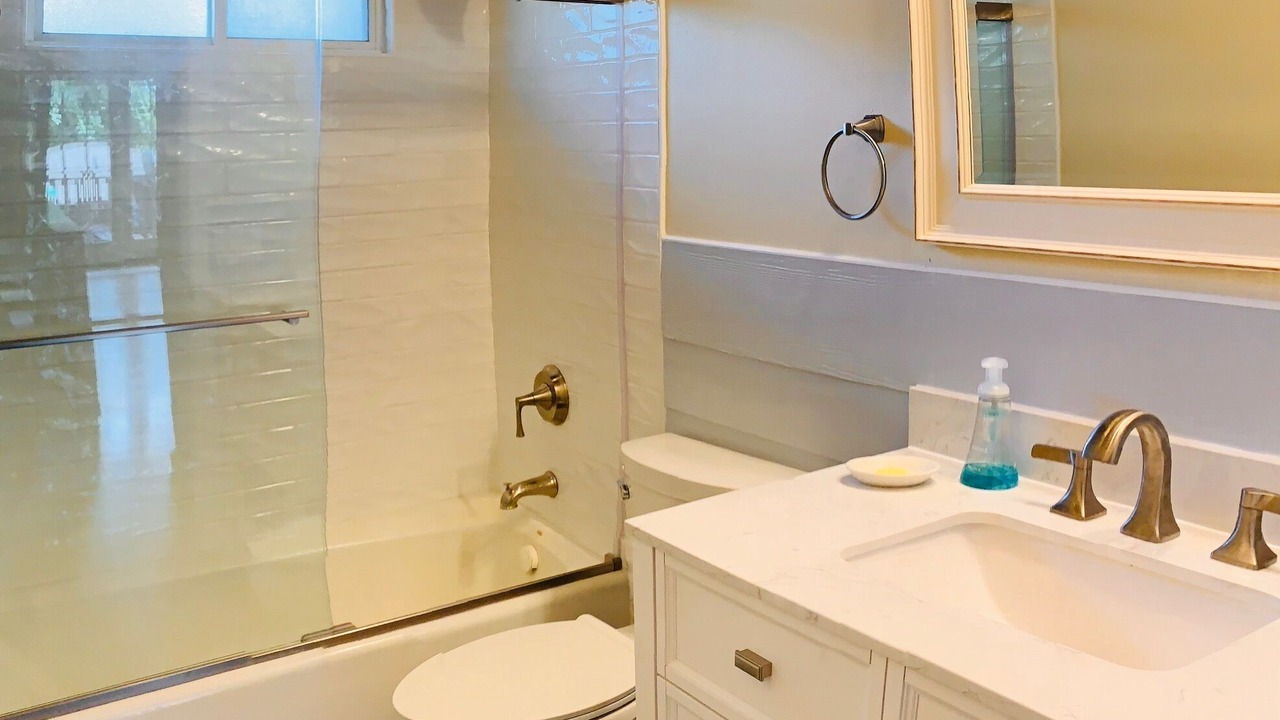 Photo of Bathroom in Halama Street