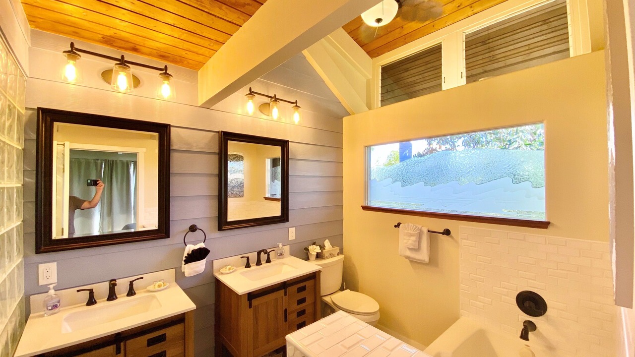 Photo of Bathroom in Halama Street