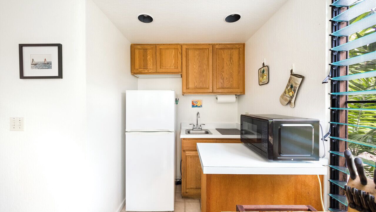 Photo of Kitchen in Kahaluu Bay