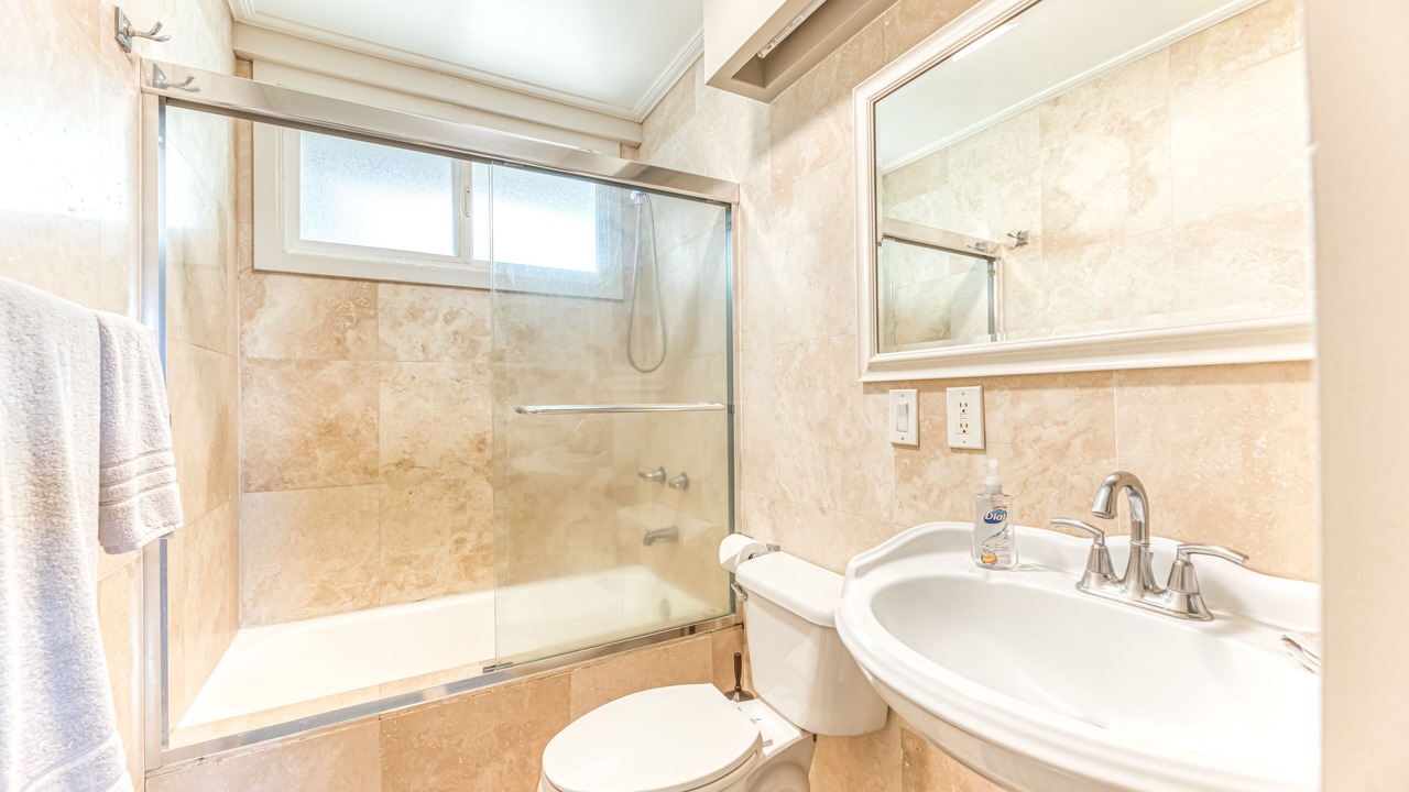 Photo of Bathroom in Eastern Honolulu