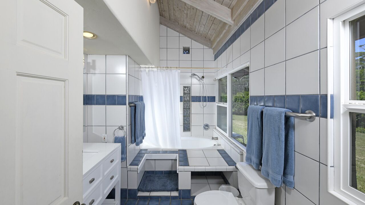 Photo of Bathroom in Pauwela