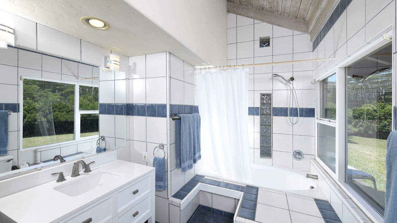 Photo of Bathroom in Pauwela
