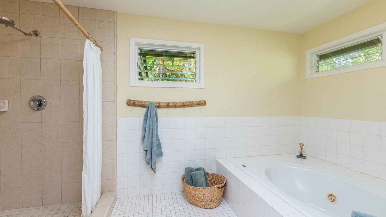 Photo of Bathroom in Wainiha