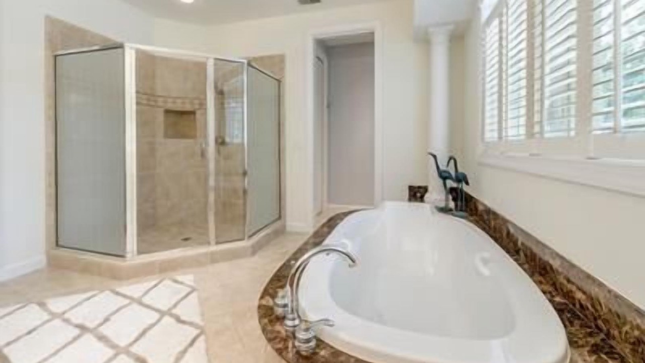 Photo of Bathroom in Folly Field
