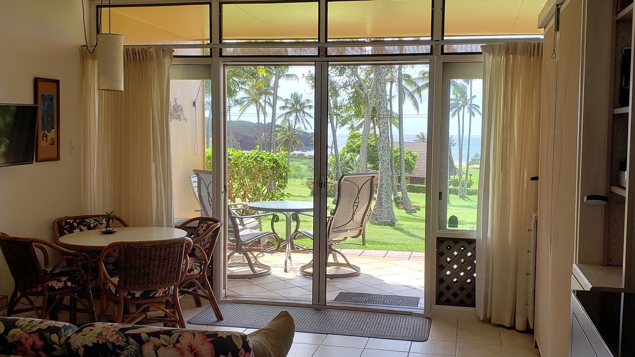 Photo of Livingroom in Maunaloa