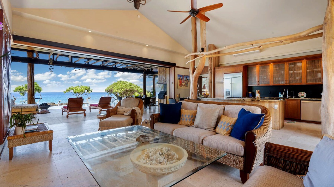 Photo of Livingroom in Kahaluu-Keauhou